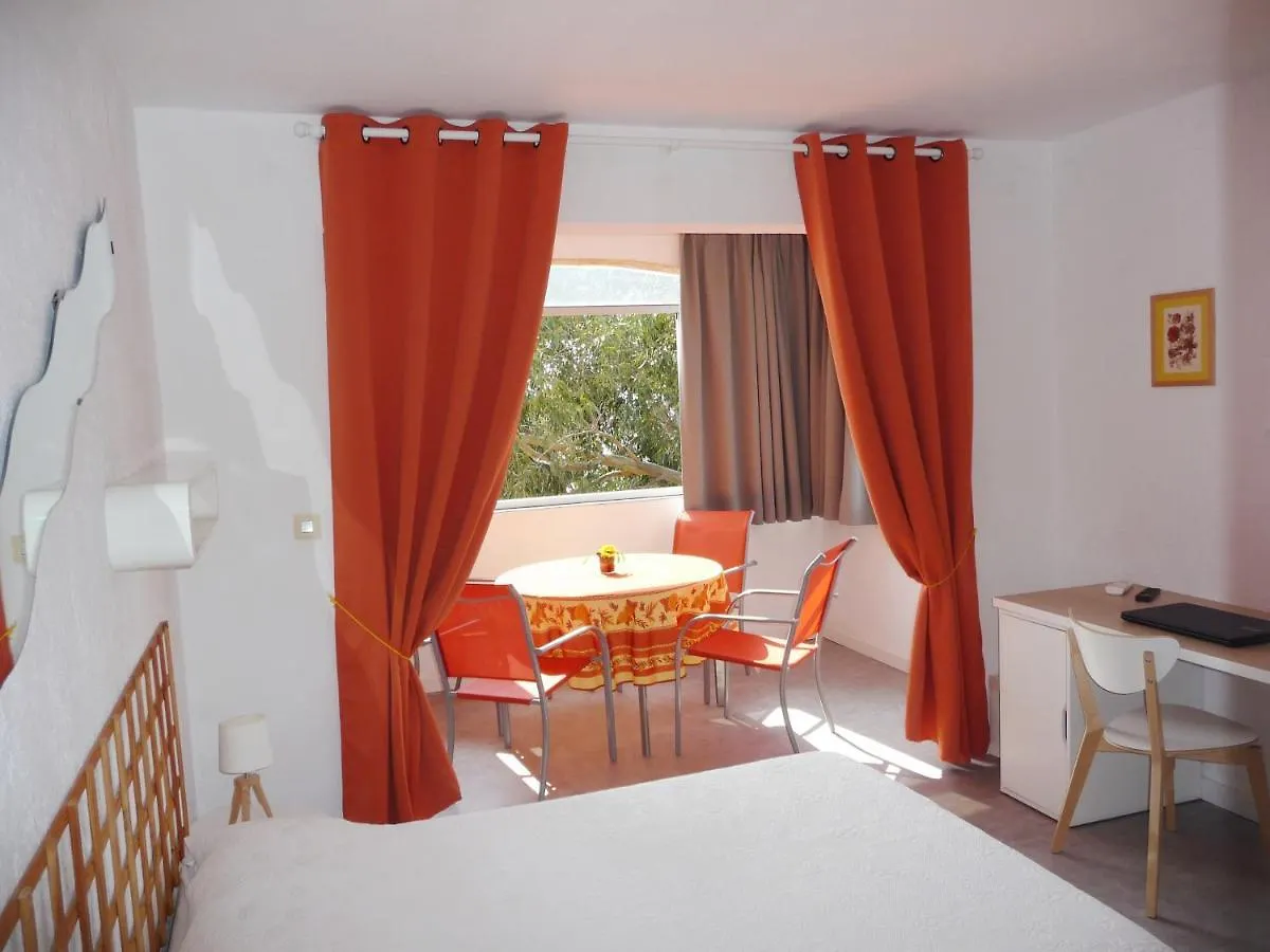 Hôtel les Eucalyptus Cavalaire-sur-Mer 2*,